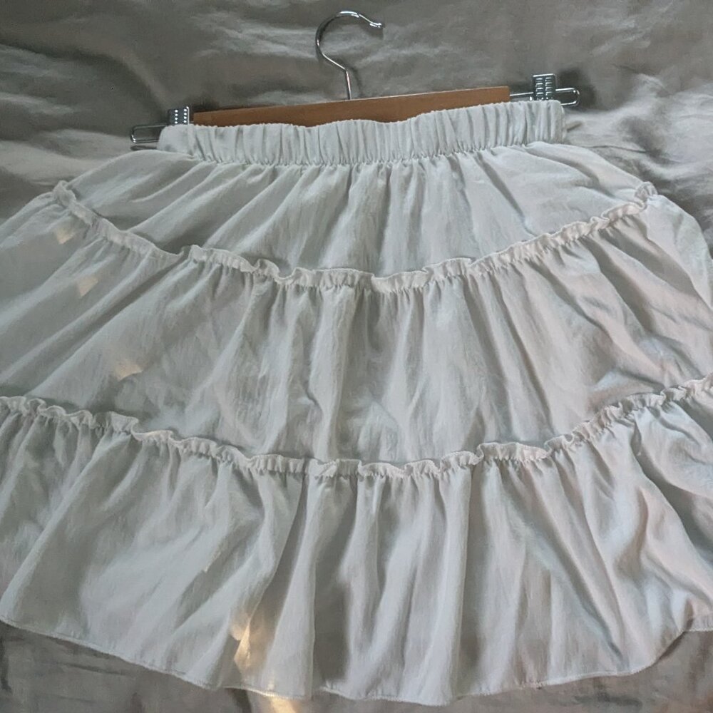 White, ruffled midi skirt.